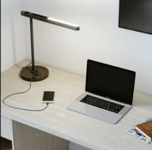is desk lamp wth usb charger a useful function