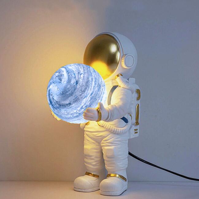 astronaut lamp