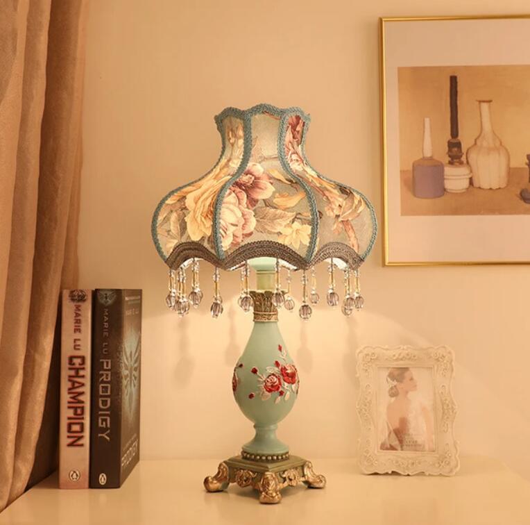 unique and timeless beauty of Art Nouveau lamp