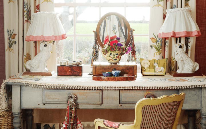 what feminine lamps can add delicate charm to a room