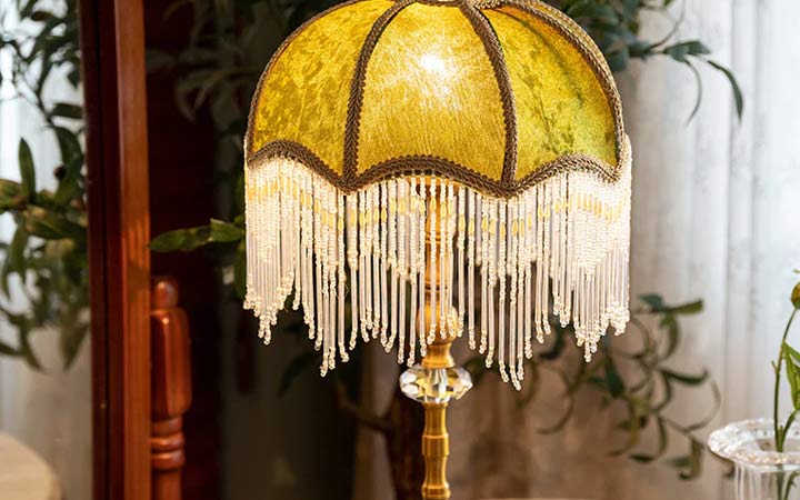what are traditional lamps